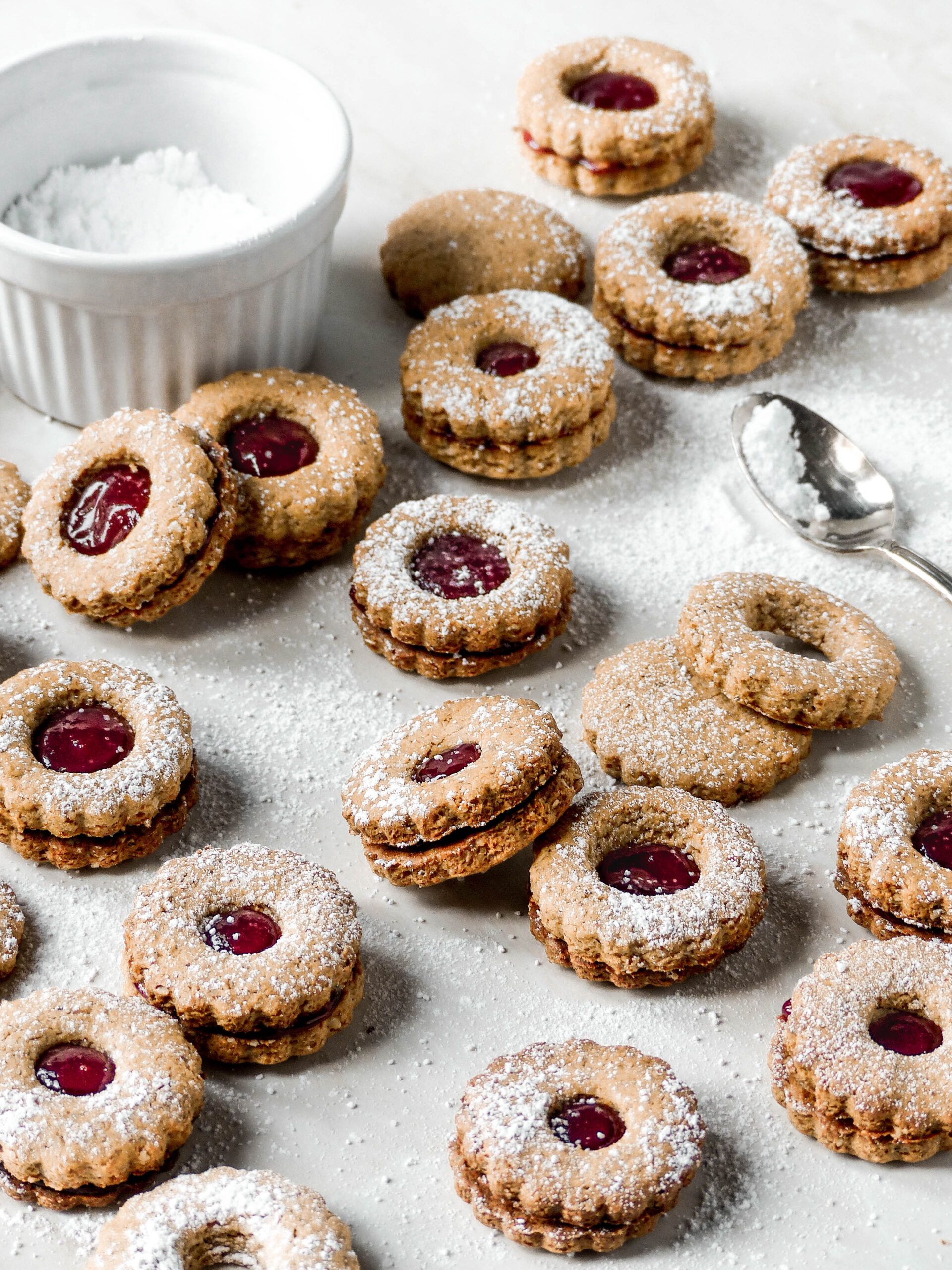 Gesunde Linzer-Cookies - Kekse mit Himbeer-Marmelade - Anna Lee EATS.