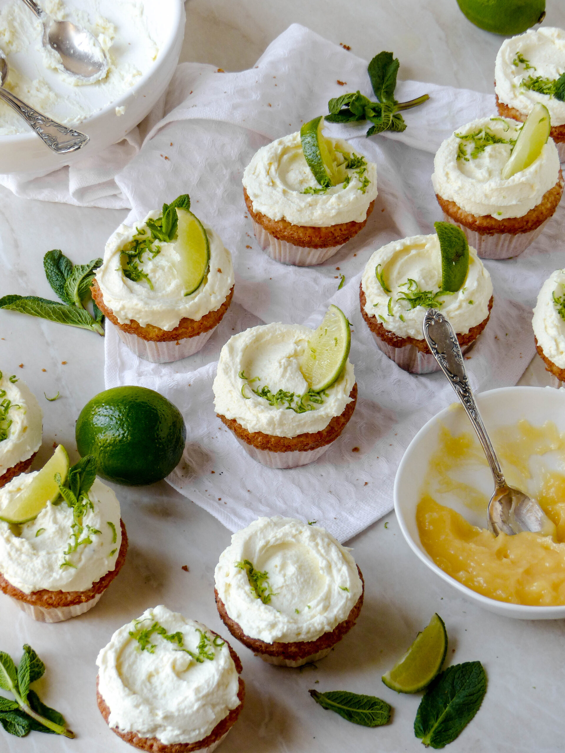 Mojito-Cupcakes - Limettenmuffins mit Lemon-Curd und Mascaponecreme ...