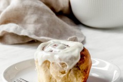 Anna_Lee_Eats_Zimtschnecken_Frosting