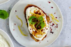 Anna_Lee_Eats_Ricotta_Zitronen_Crostini