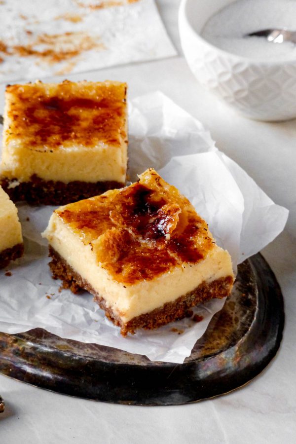 Anna_Lee_Eats_Creme_Brulee_Cheesecake