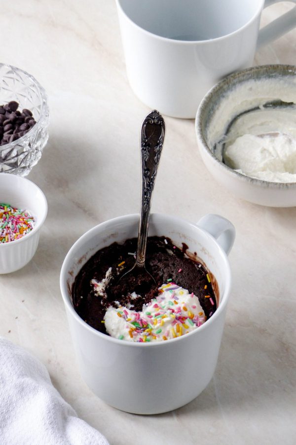 Anna_Lee_Eats_Schokoladen_Tassenkuchen