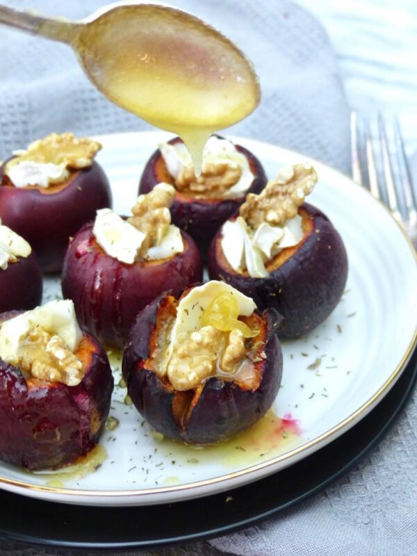 Gebackene Pflaumen mit Ziegenkäse, Thymian und Walnüssen - Anna Lee EATS.