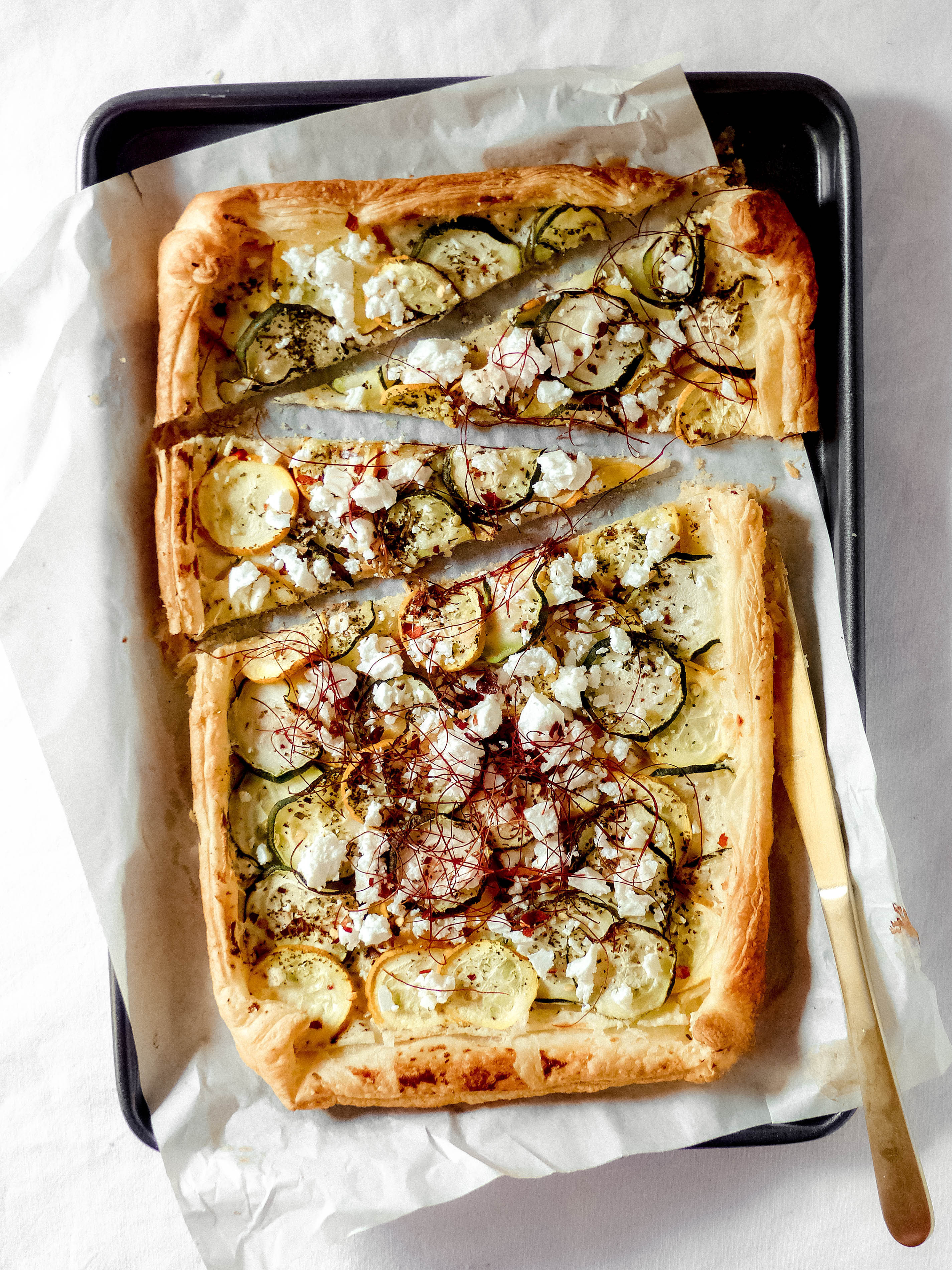 Zucchini-Feta-Tart + Tipps zum Blätterteig-Backen - Anna Lee EATS.