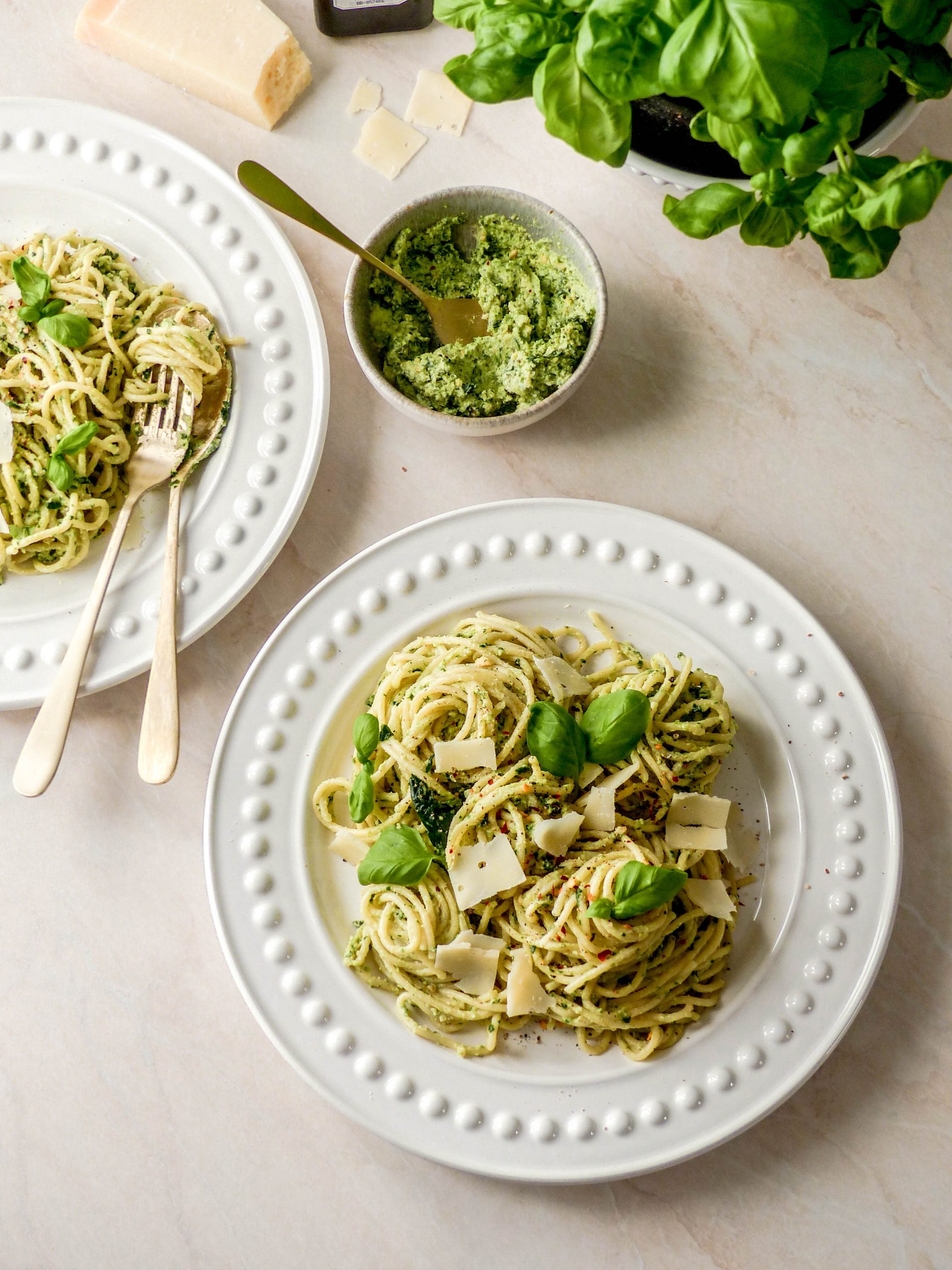 Einfache Basilikum-Pesto Spaghetti – Anna Lee EATS.