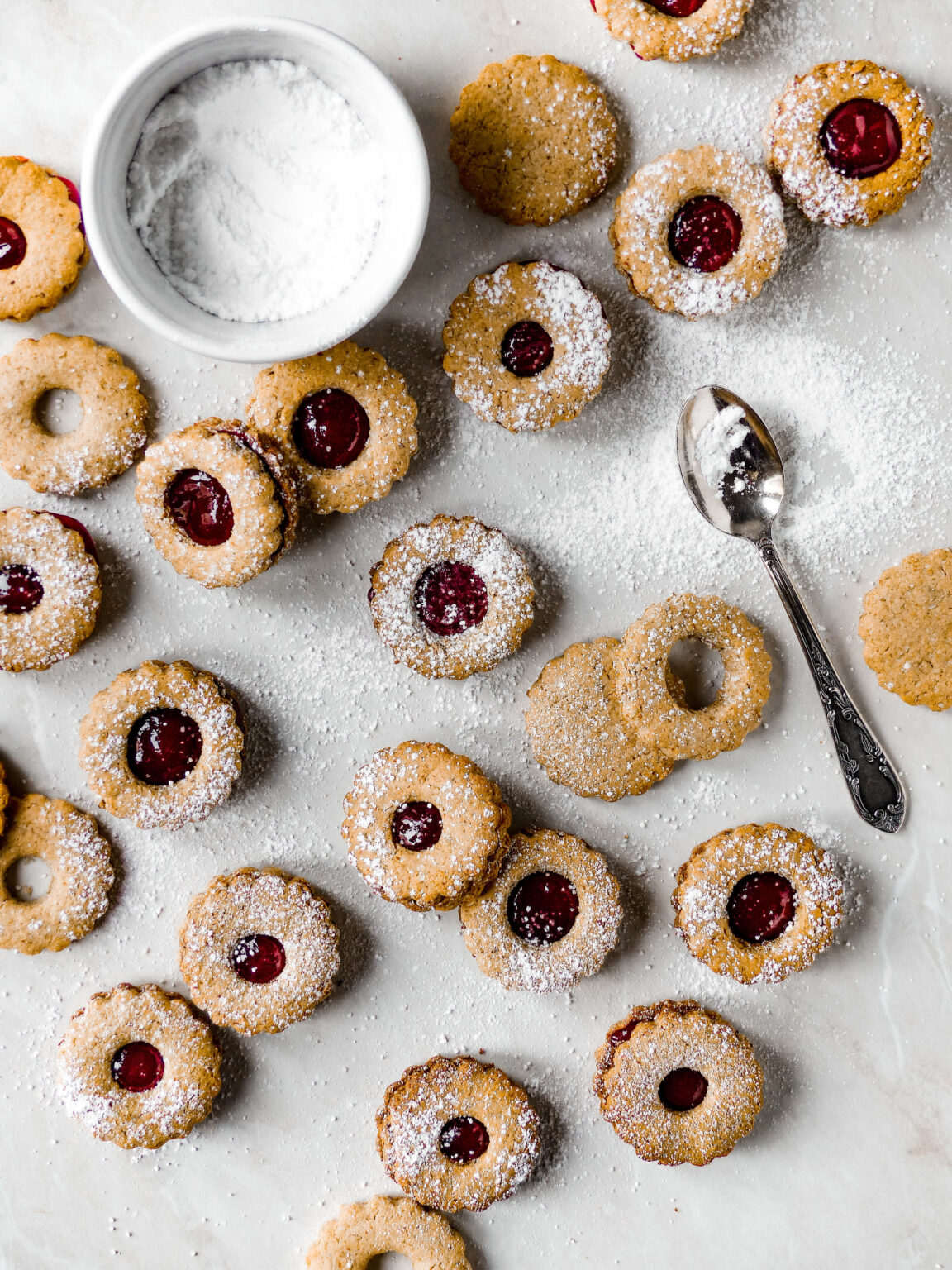 Gesunde Linzer-Cookies - Kekse mit Himbeer-Marmelade - Anna Lee EATS.