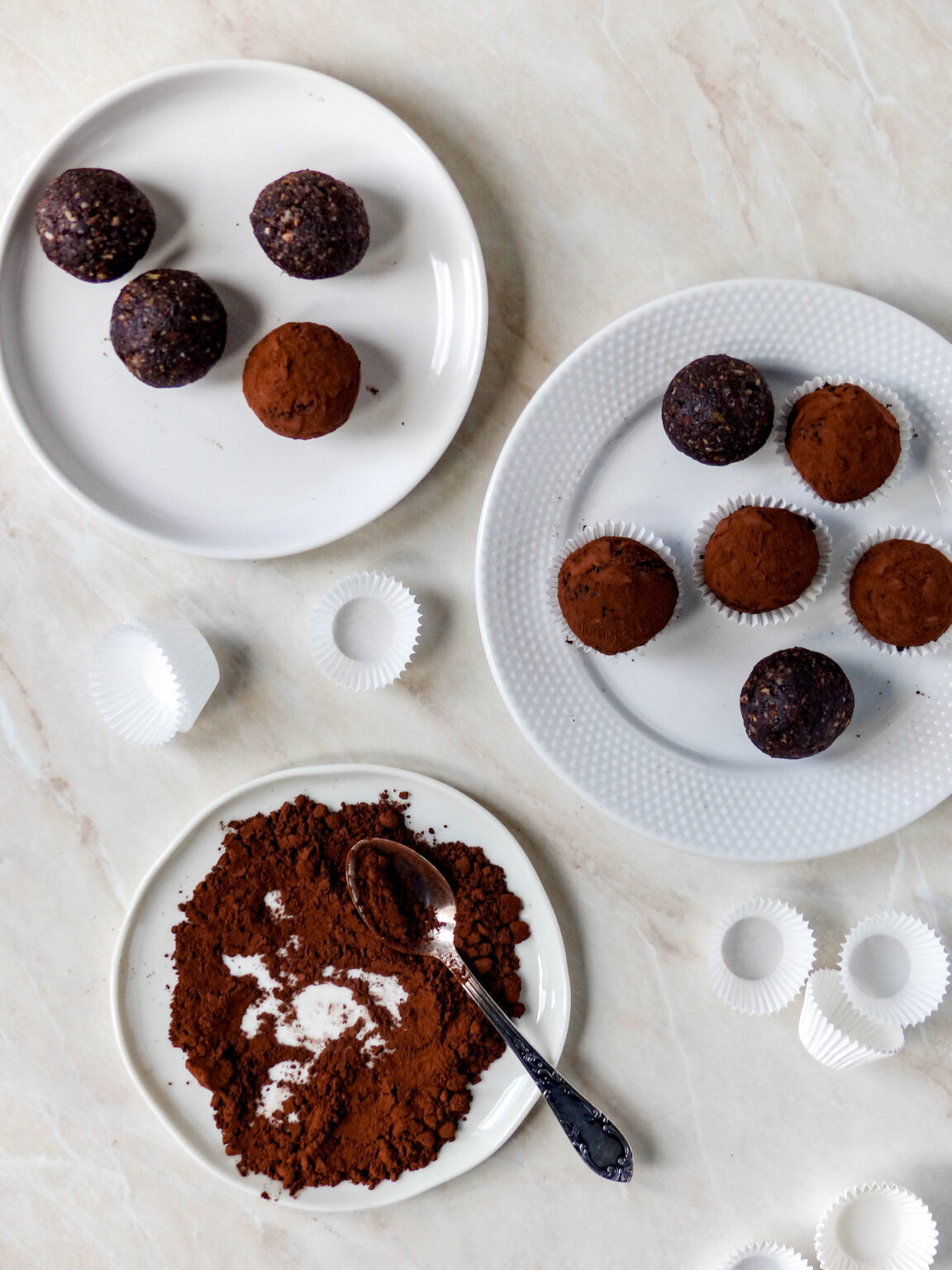 Gesunde Brownie Trüffel - vegane Schoko-Energiebällchen - Anna Lee EATS.