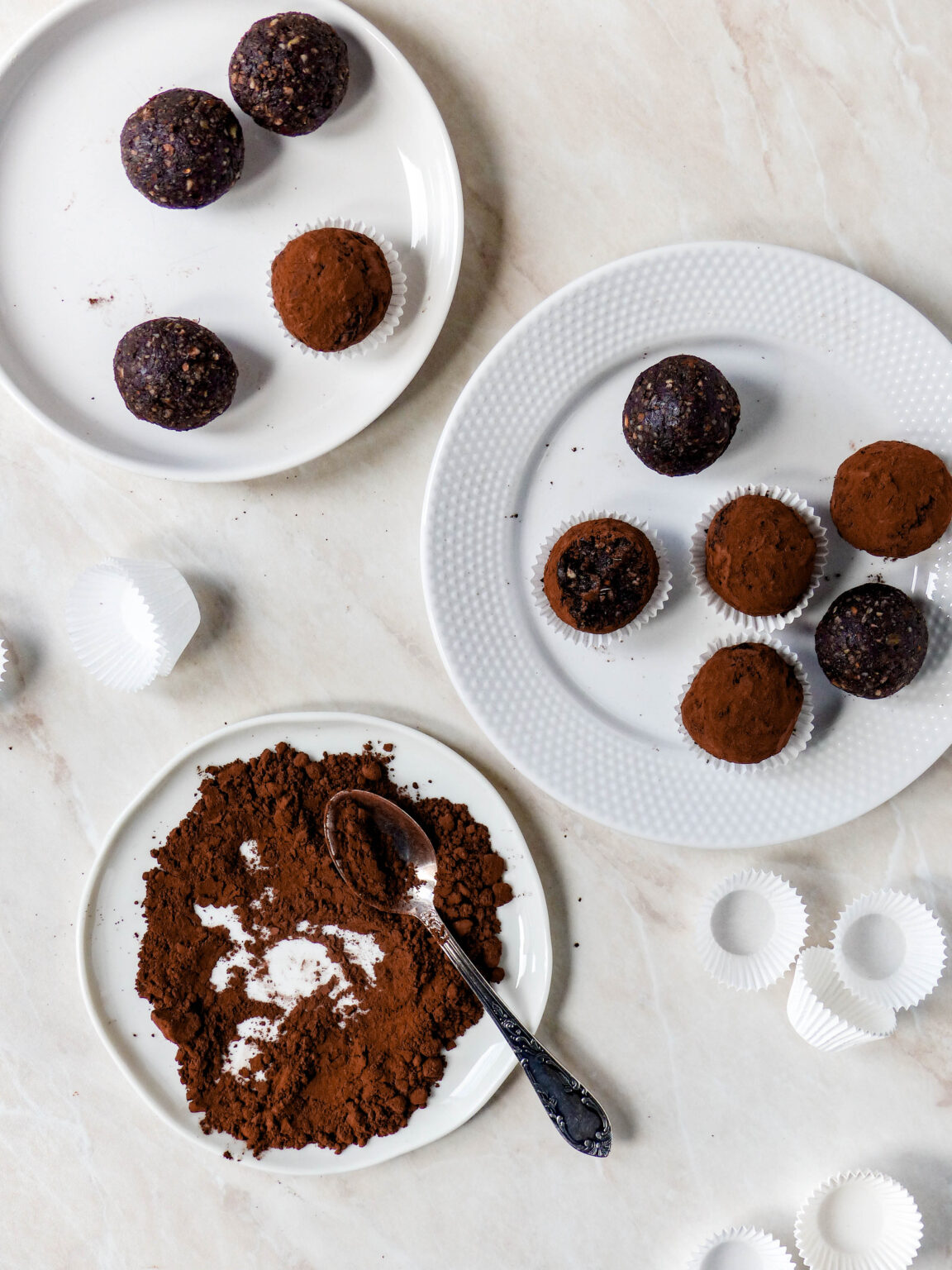 Gesunde Brownie Trüffel - vegane Schoko-Energiebällchen - Anna Lee EATS.