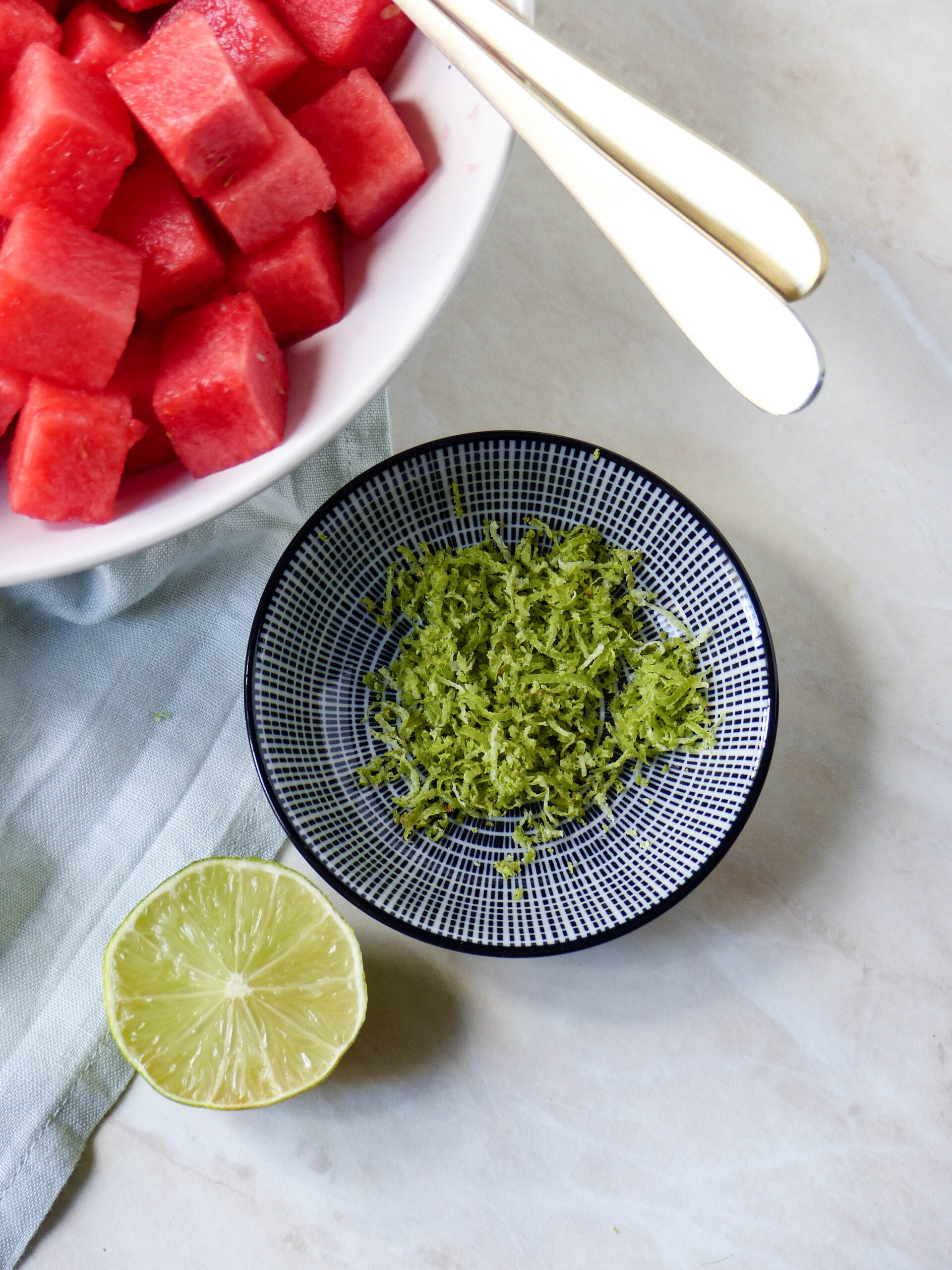 Wassermelonensalat mit gerösteter Kokosnuss und Limette - Anna Lee EATS.