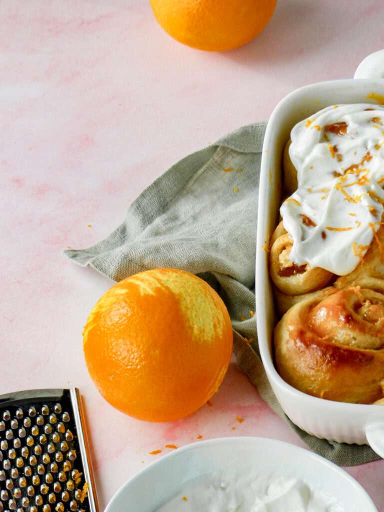 Orangen-Hefeschnecken mit Vanille-Frosting Anna Lee EATS.