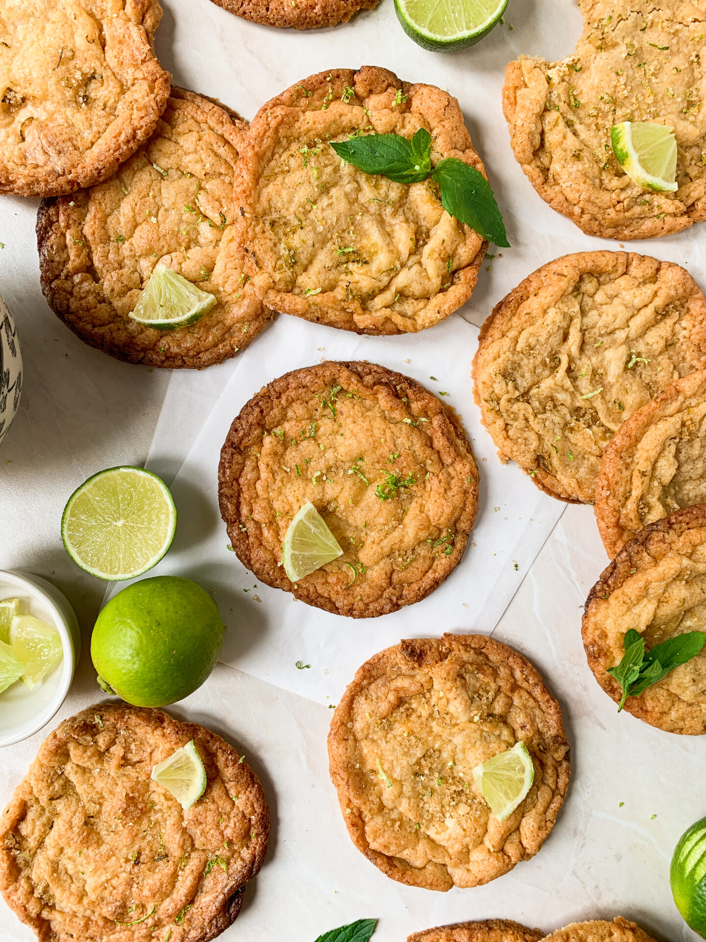 Mojito-Cookies mit Minze, Rum-Extrakt, Limette &amp; weißer Schokolade