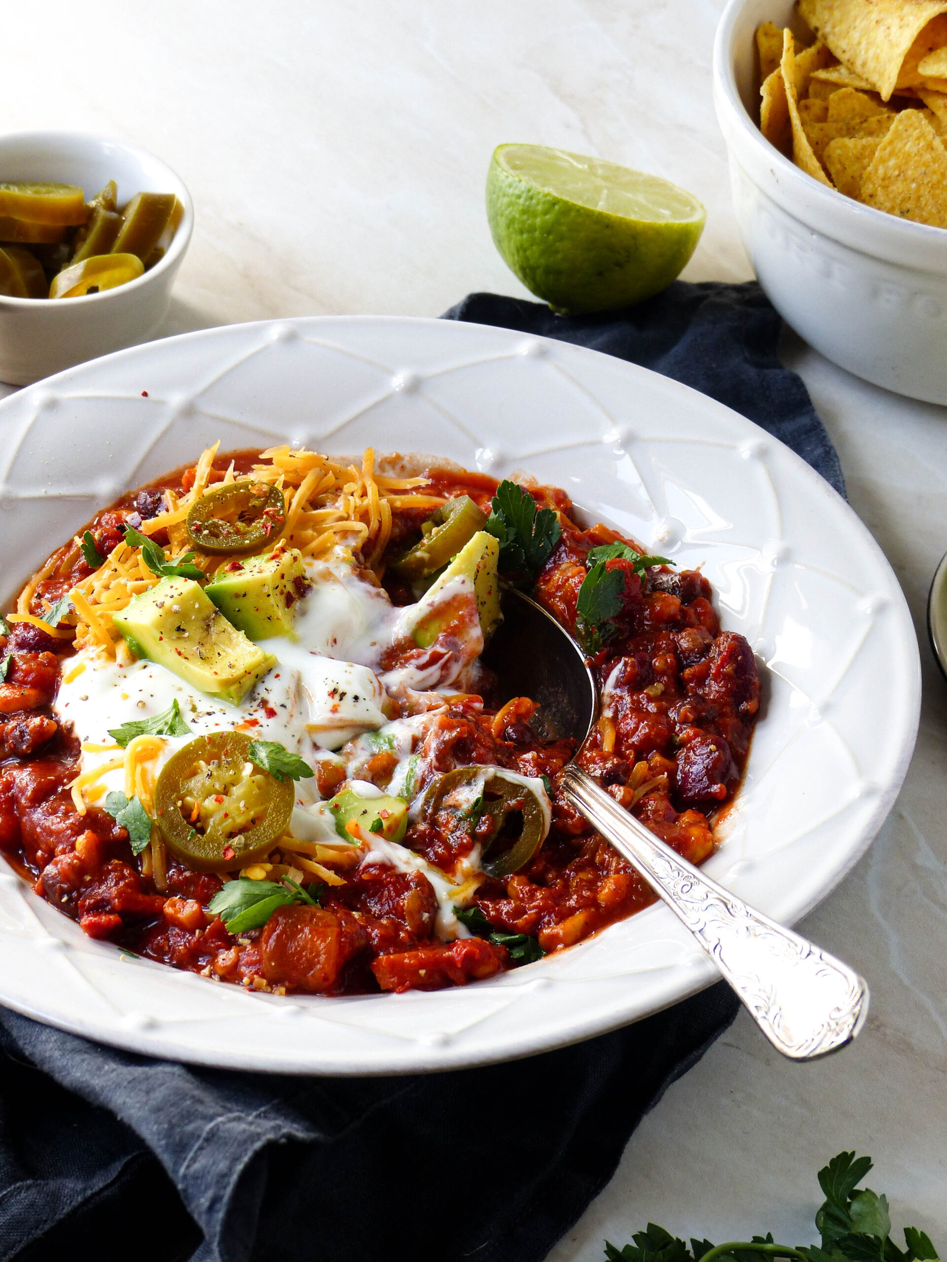 Chili sin Carne - vegetarischer mexikanischer Bohnen-Eintopf - Anna Lee EATS.