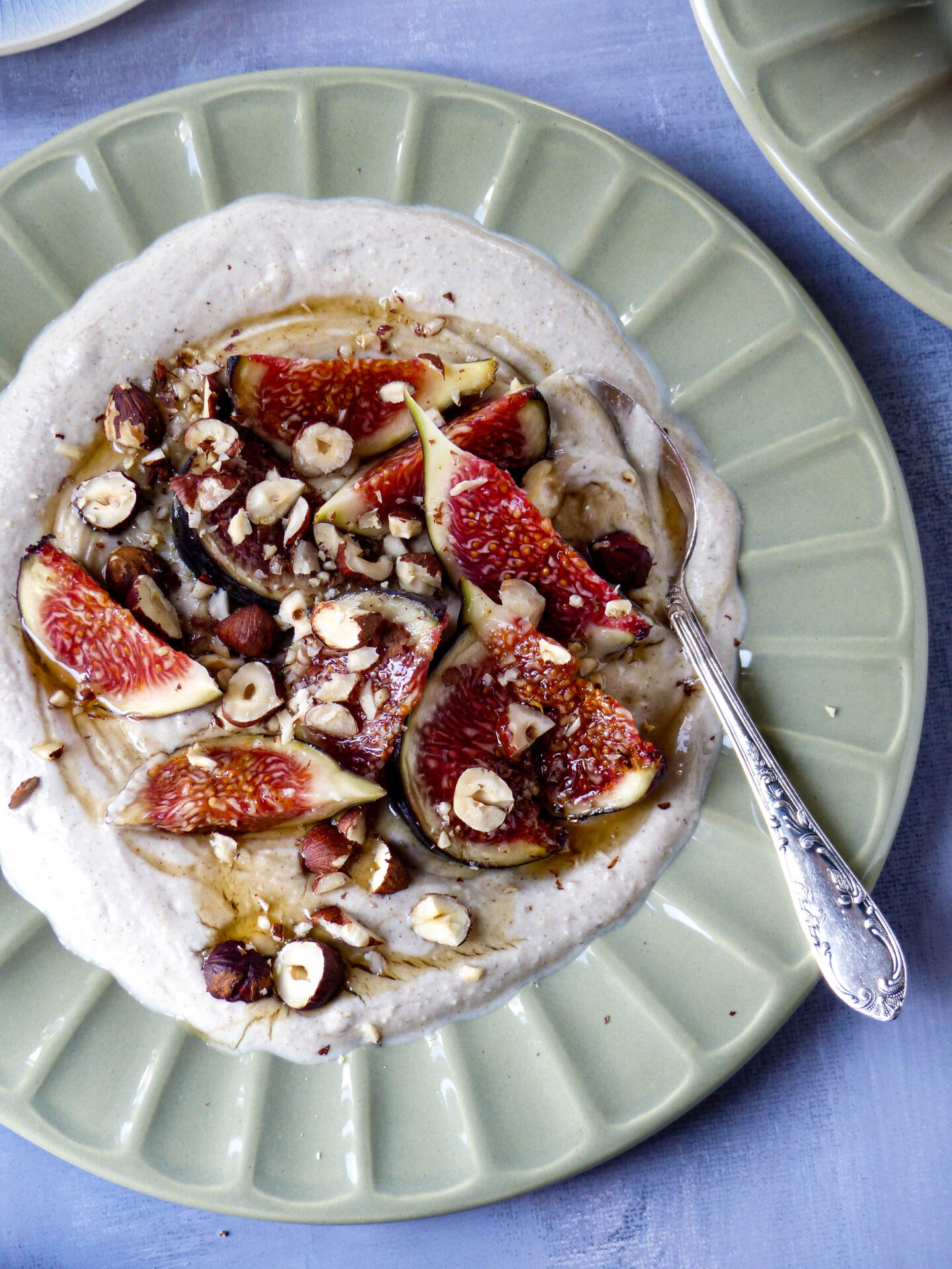 Haselnuss Joghurt mit karamellisierten Feigen - Anna Lee EATS.