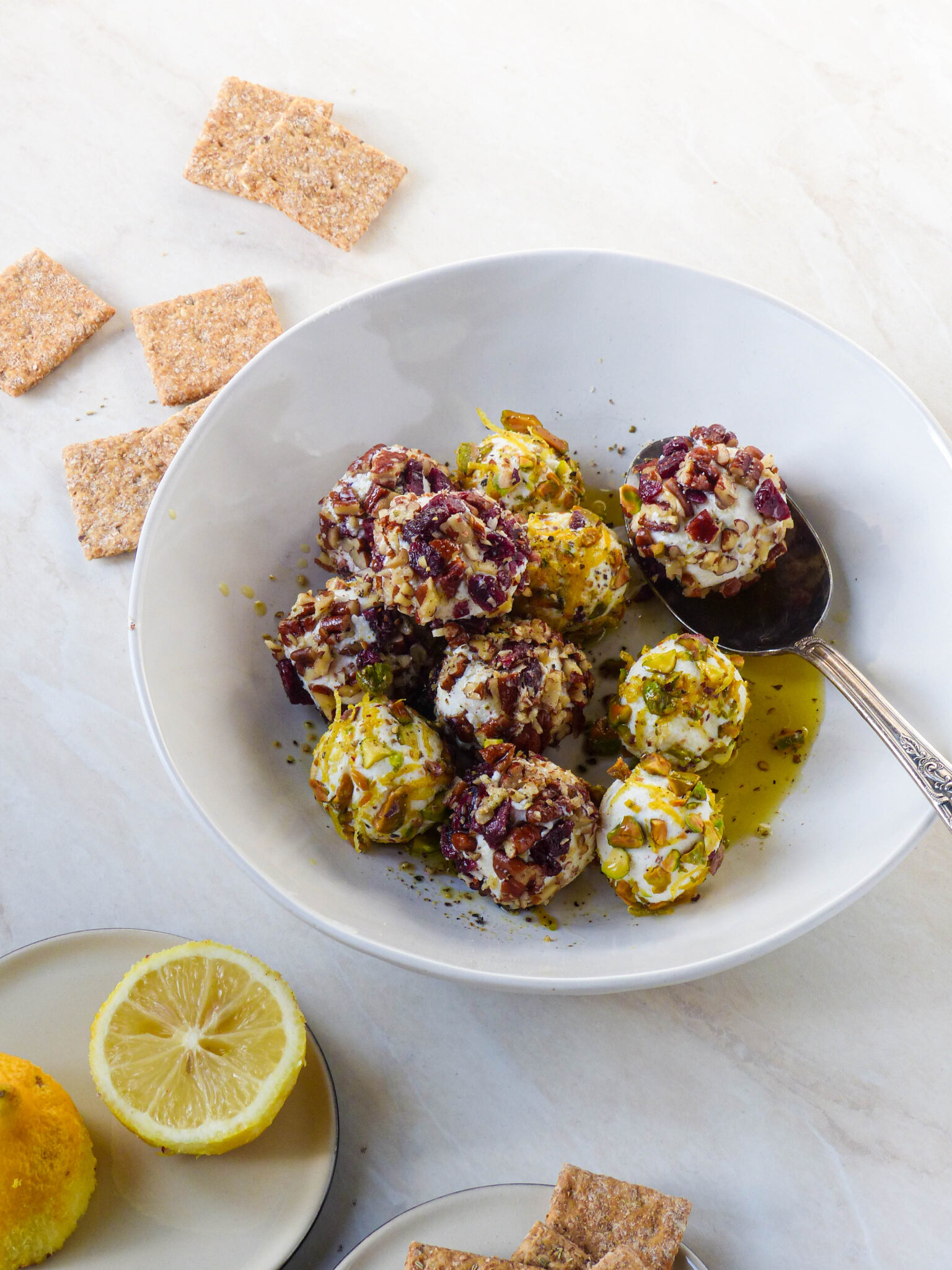 Ziegenkäse Vorspeise - Frischkäsebällchen - Anna Lee EATS.