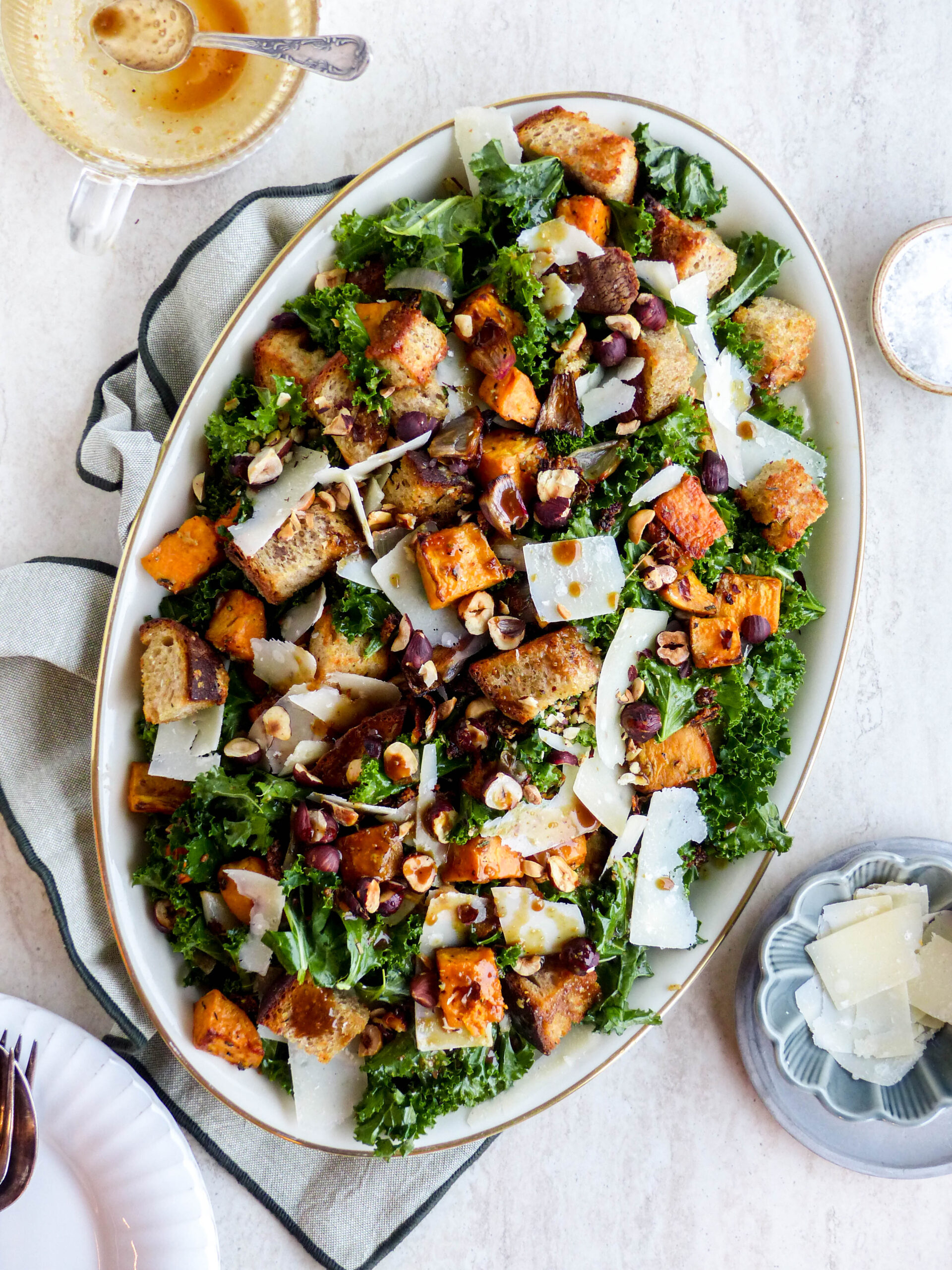 Herbst Panzanella mit Kürbis & Grünkohl – Einfacher Herbstsalat - Anna Lee EATS.