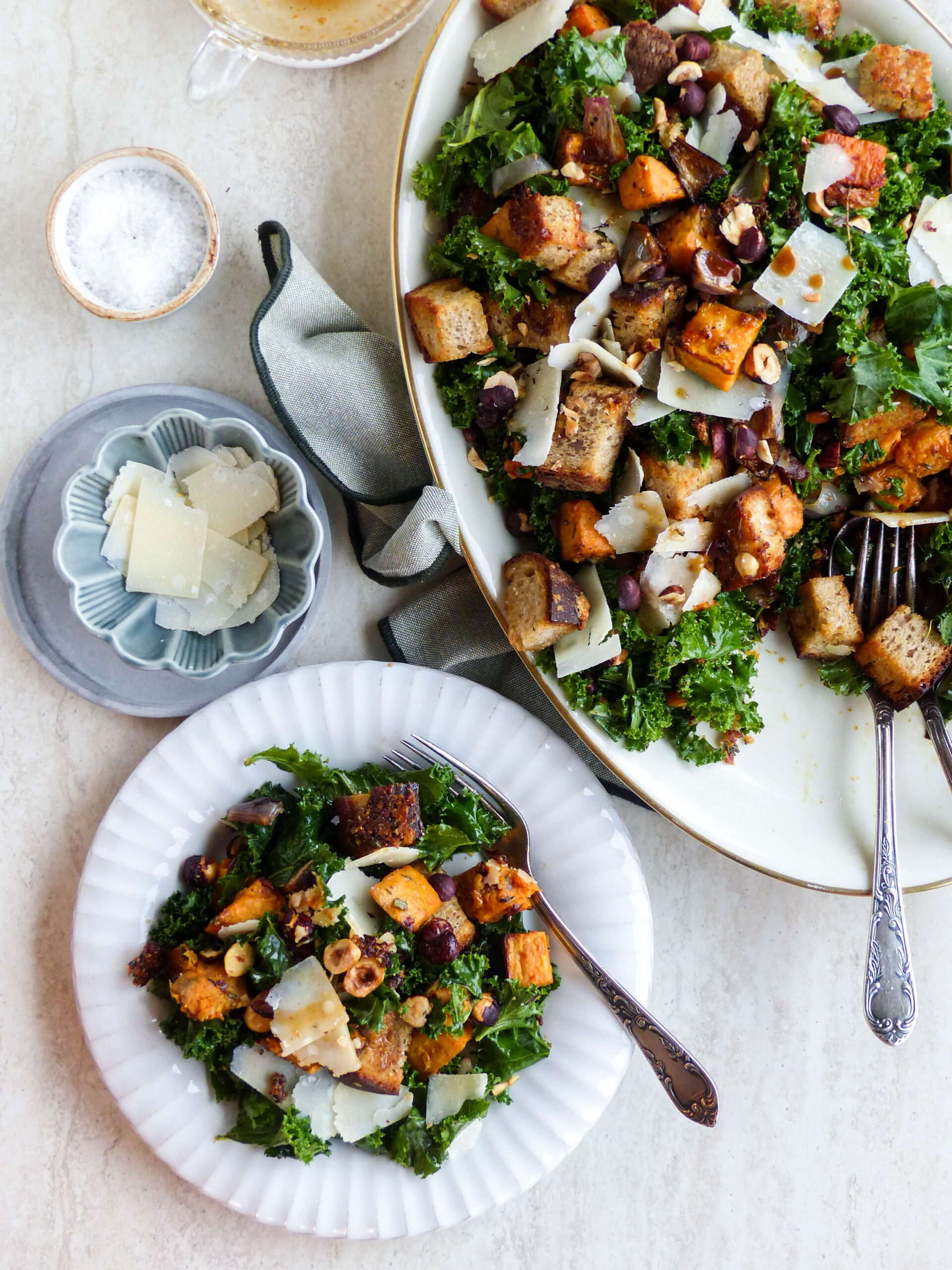 Herbst Panzanella mit Kürbis & Grünkohl – Einfacher Herbstsalat - Anna Lee EATS.