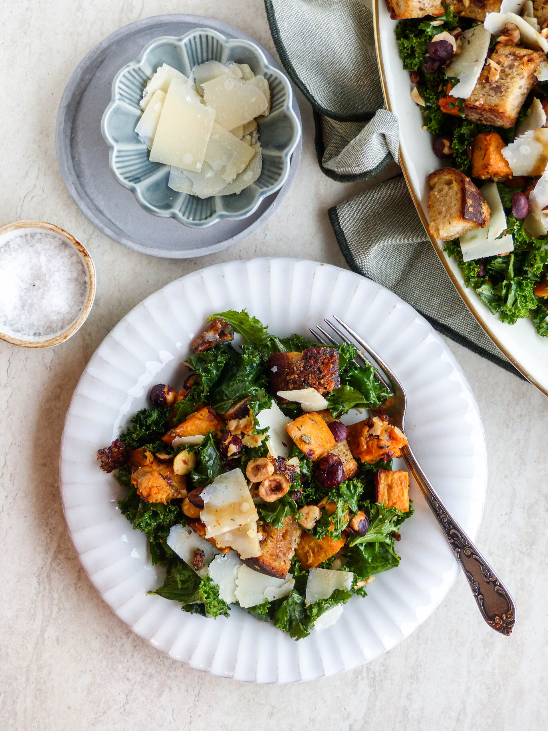 Herbst Panzanella mit Kürbis & Grünkohl – Einfacher Herbstsalat - Anna Lee EATS.