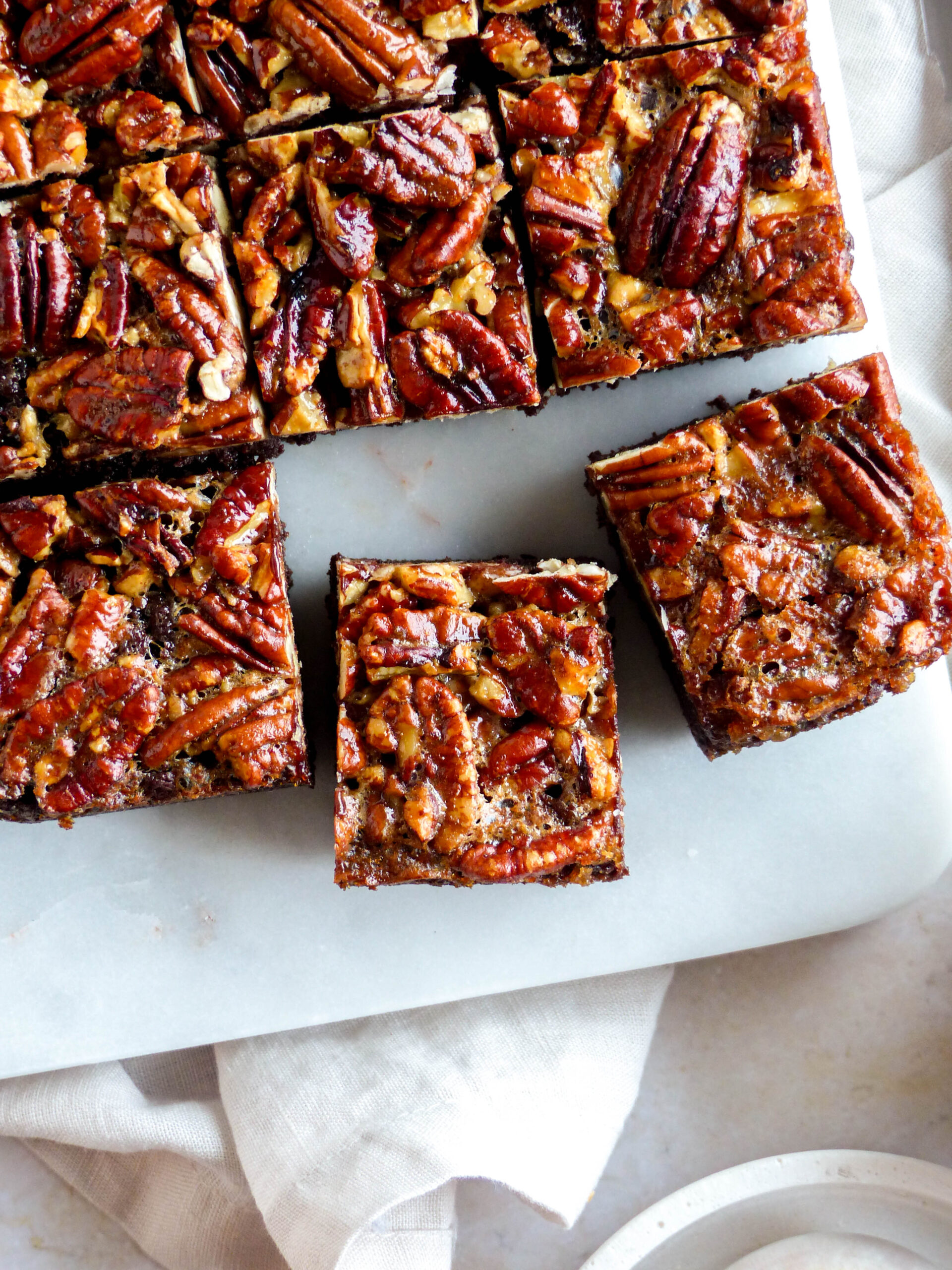 Pecan Brownies – Schokoladig & fudgy - Das beste Rezept für Schoko Brownies mit Pekannüssen - Anna Lee EATS.